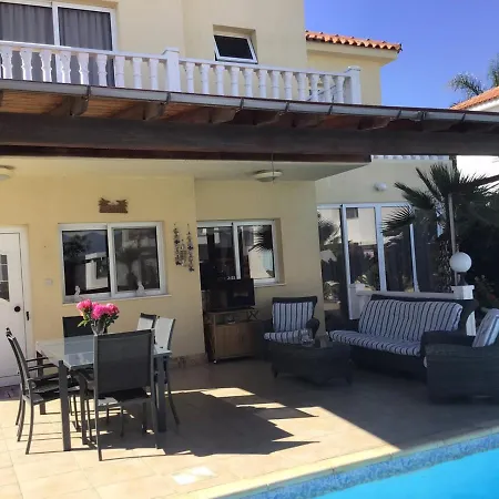 Carolyn Is A Luxury 4-bedroom With Private Pool In Villa *
