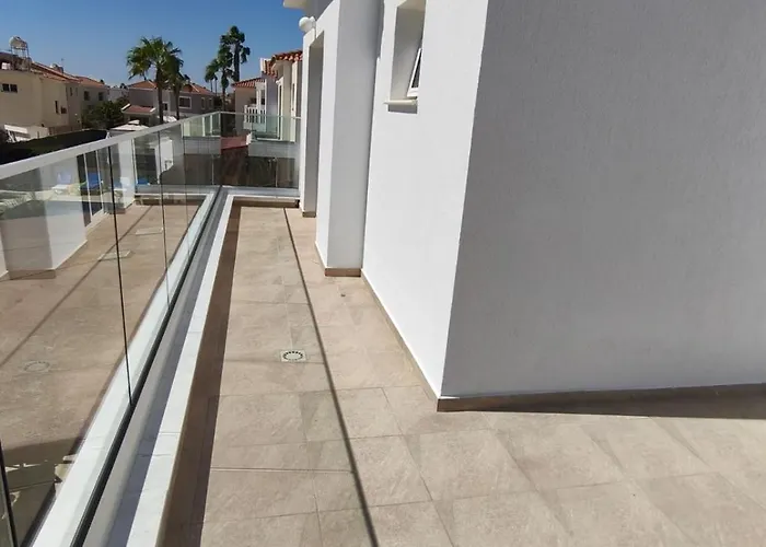 Carolyn Is A Luxury 4-bedroom With Private Pool In Villa *