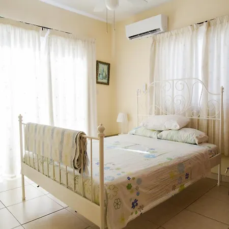 Carolyn Is A Luxury 4-bedroom With Private Pool In Villa *