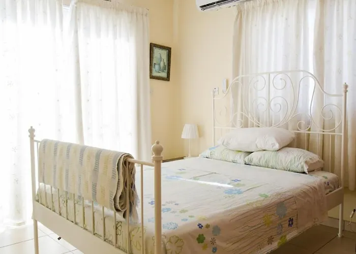 Carolyn Is A Luxury 4-bedroom With Private Pool In וילה *