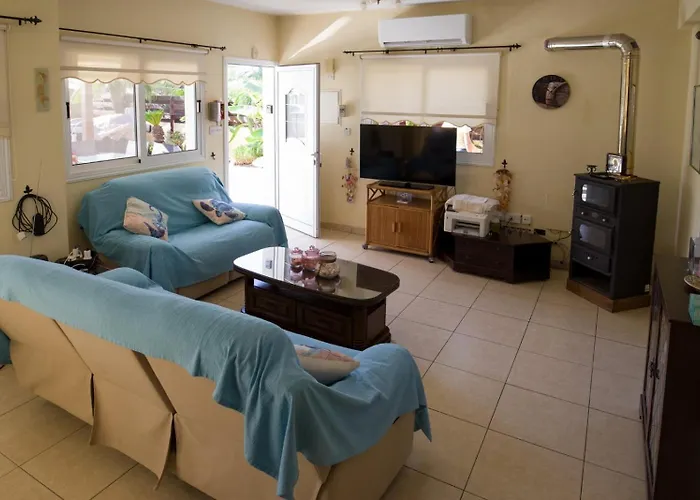 וילה Carolyn Is A Luxury 4-bedroom With Private Pool In איה נאפה