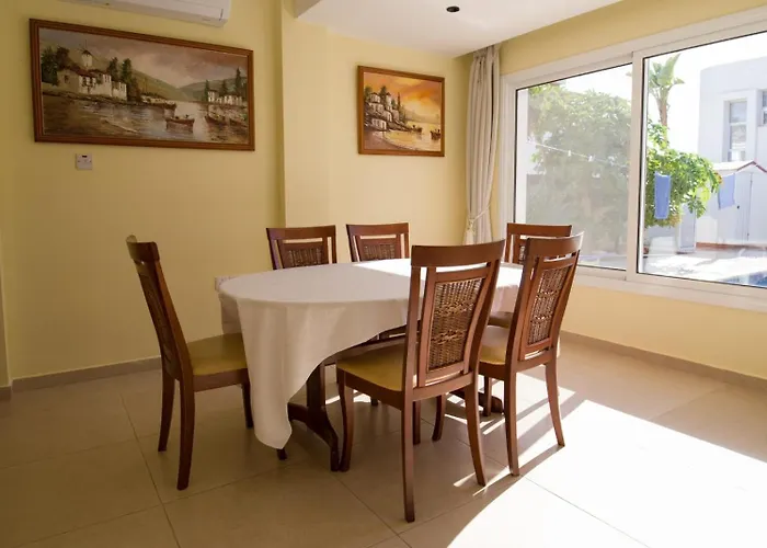 Carolyn Is A Luxury 4-bedroom With Private Pool In וילה