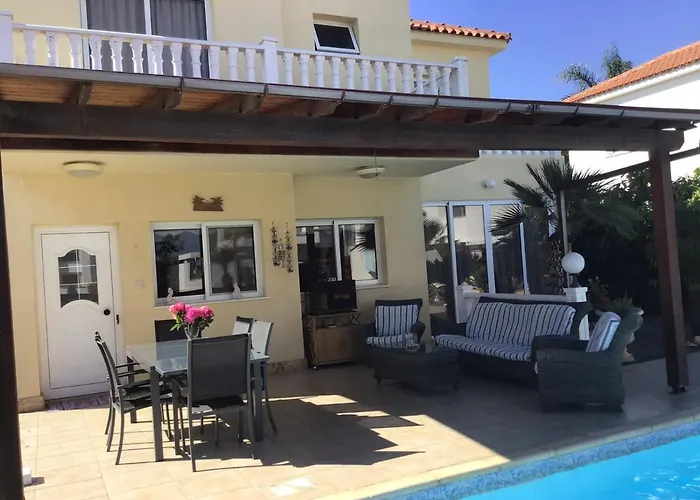 Carolyn Is A Luxury 4-bedroom With Private Pool In וילה *