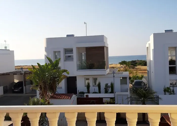 Carolyn Is A Luxury 4-bedroom With Private Pool In וילה איה נאפה