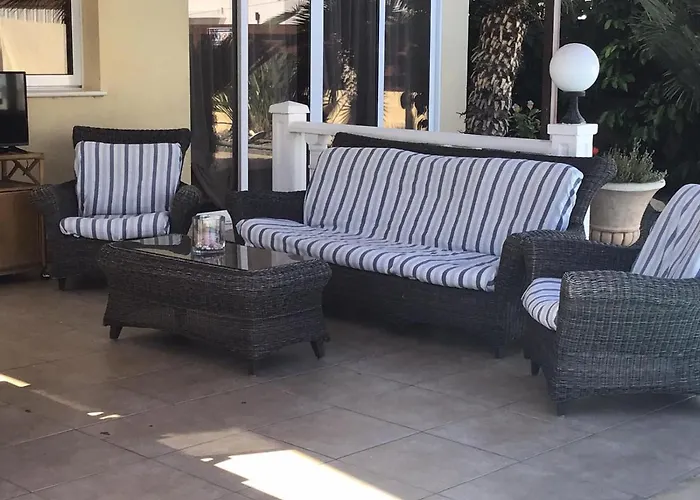 Carolyn Is A Luxury 4-bedroom With Private Pool In *