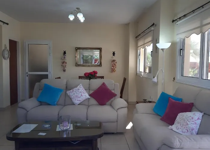 Carolyn Is A Luxury 4-bedroom With Private Pool In