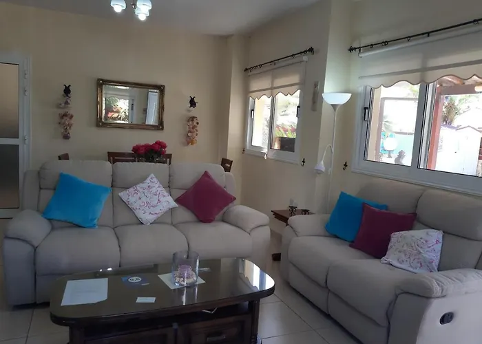 Carolyn Is A Luxury 4-bedroom With Private Pool In וילה *