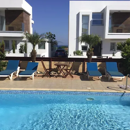 Carolyn Is A Luxury 4-bedroom With Private Pool In * איה נאפה