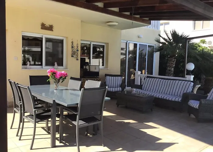 Carolyn Is A Luxury 4-bedroom With Private Pool In